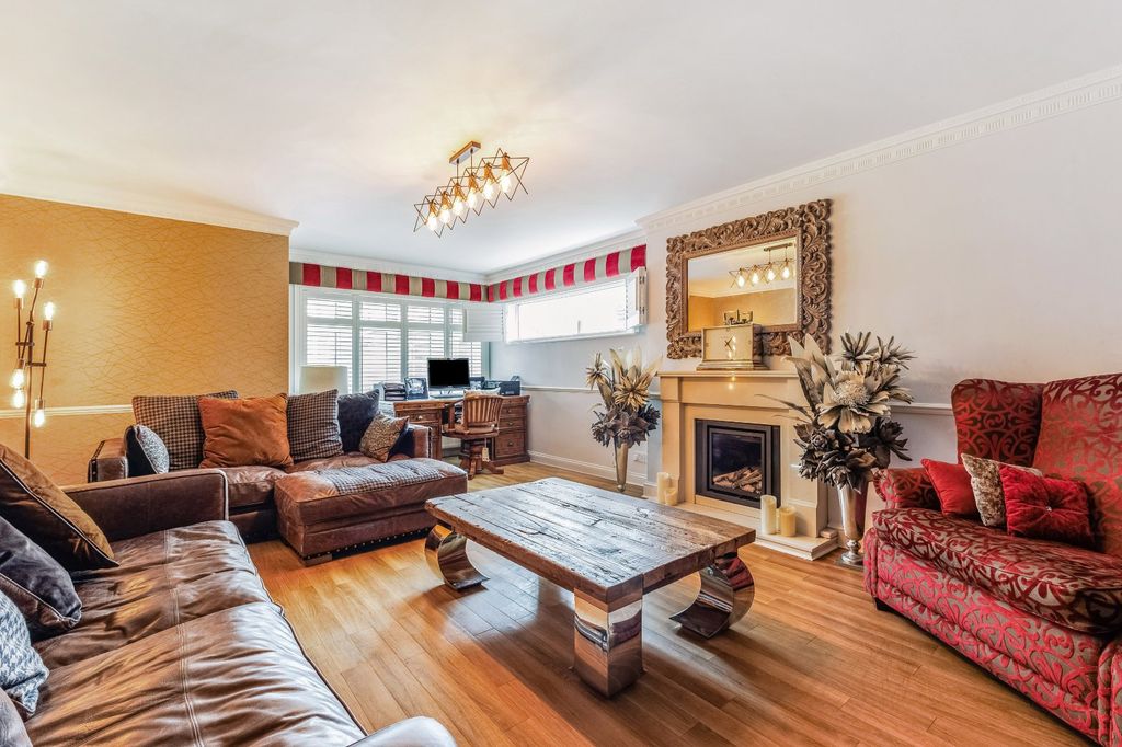 Additional image 3 of 7 bed detached house for saleBaas Hill Close, Broxbourne, Hertfordshire EN10