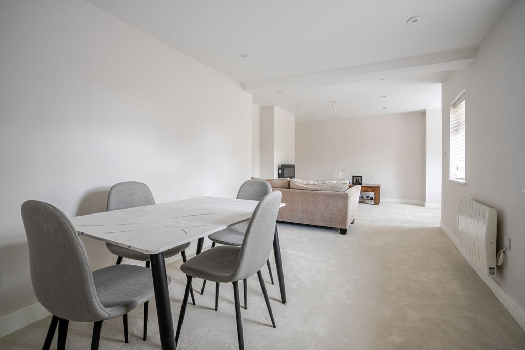 Additional image 3 of 2 bed maisonette for saleVictoria Road, Ascot SL5