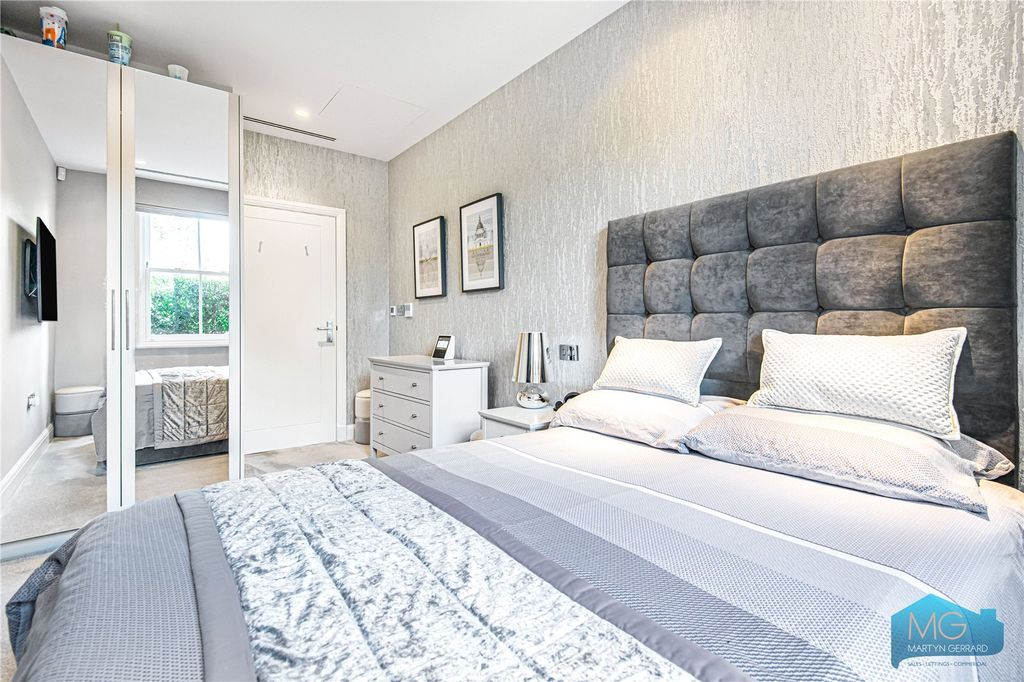Additional image 4 of 2 bed flat for saleCamlet Way, Barnet EN4