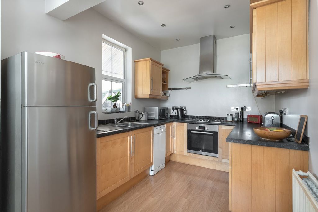 Additional image 8 of 5 bed detached house for saleBeverley Crescent, Bedford, Bedfordshire MK40