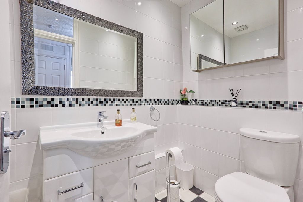Additional image 11 of 7 bed detached house for saleErnest Road, Emerson Park RM11