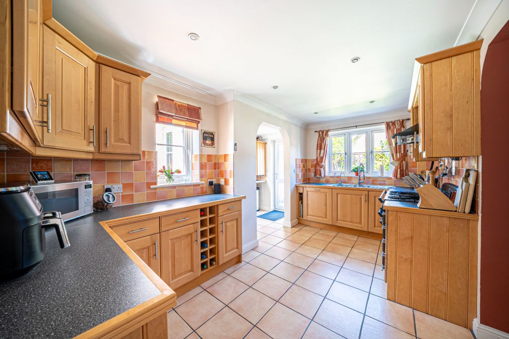 Additional image 5 of 6 bed detached house for saleElizabeth Court, Penton Corner SP11