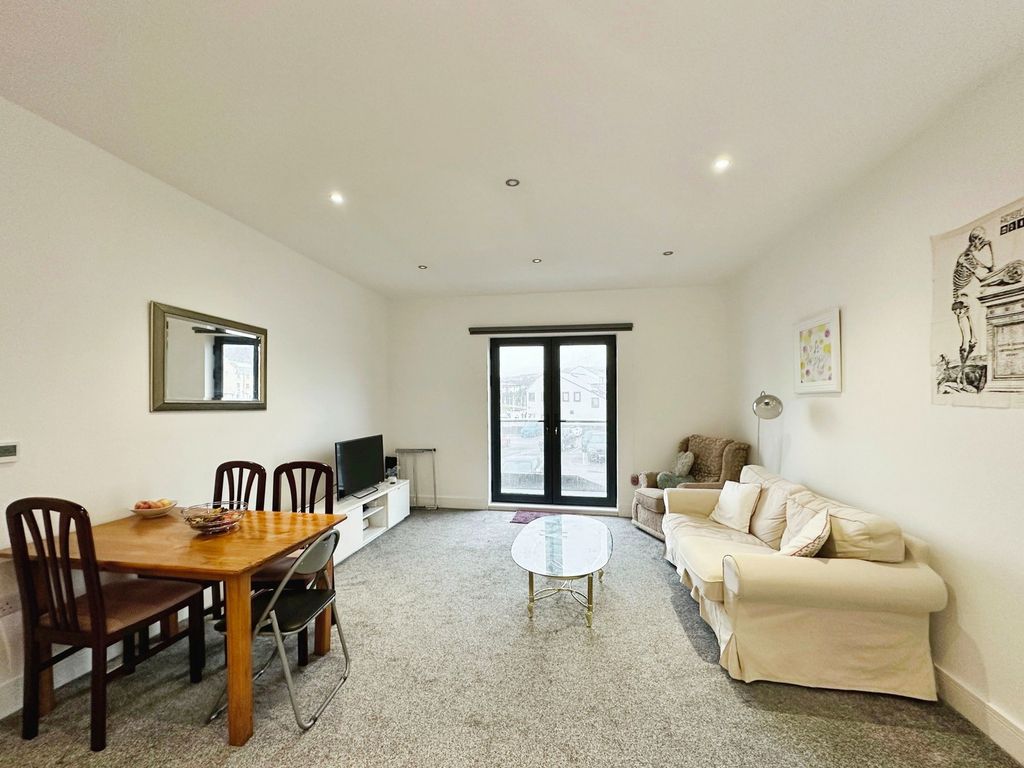 2 bed flat for saleWest Strand, Whitehaven CA28 photo 2