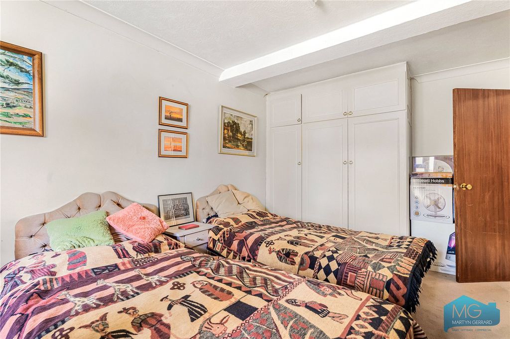 Additional image 19 of 2 bed flat for saleThe Highlands, Abbotts Road, Barnet EN5