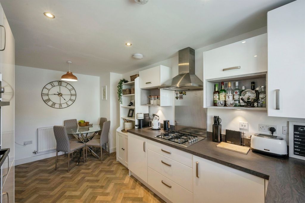 Additional image 6 of 3 bed semi-detached house for saleSwan Road, Lakeside, Doncaster DN4