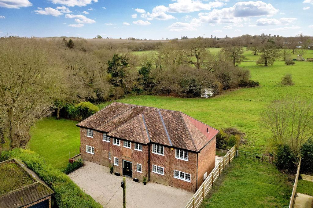 5 bed detached house for saleBurnham Avenue, Beaconsfield, Buckinghamshire HP9