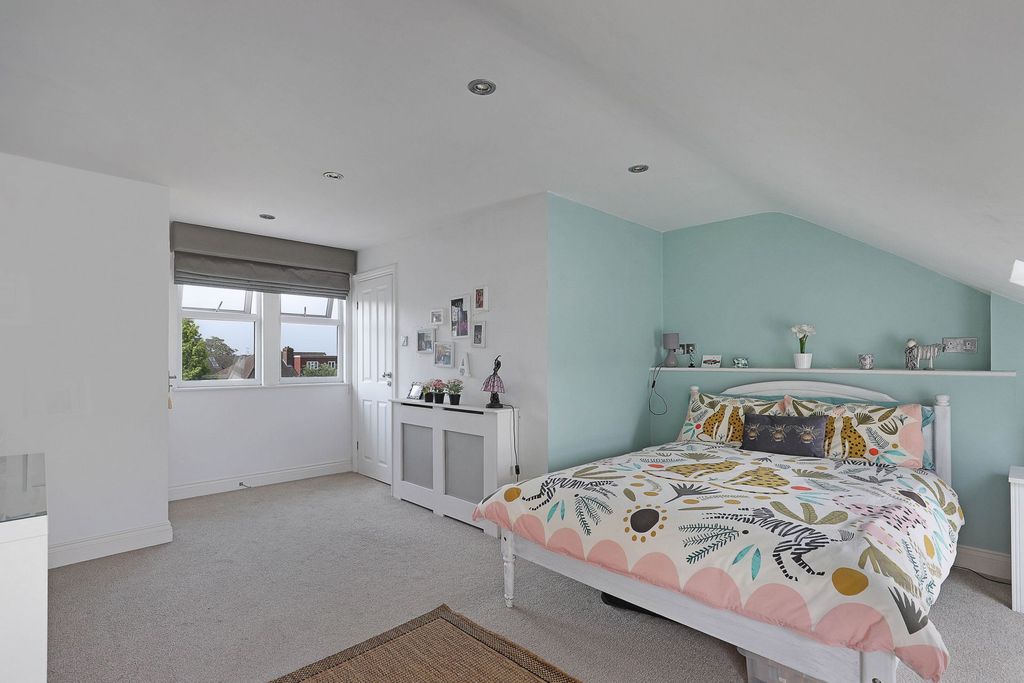Additional image 7 of 4 bed semi-detached house for saleHills Road, Buckhurst Hill IG9
