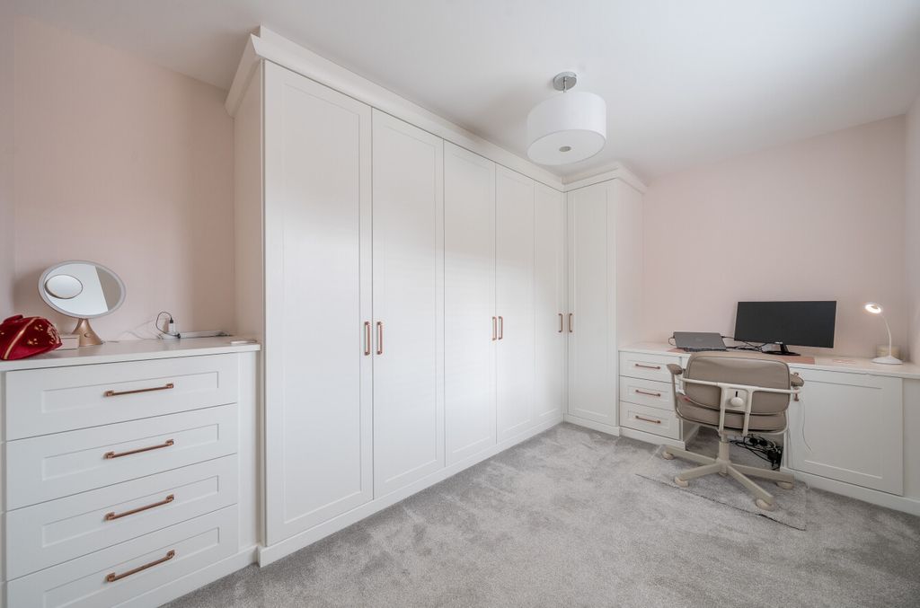 Additional image 8 of 5 bed detached house for saleWalton Close, Alton, Hampshire GU34