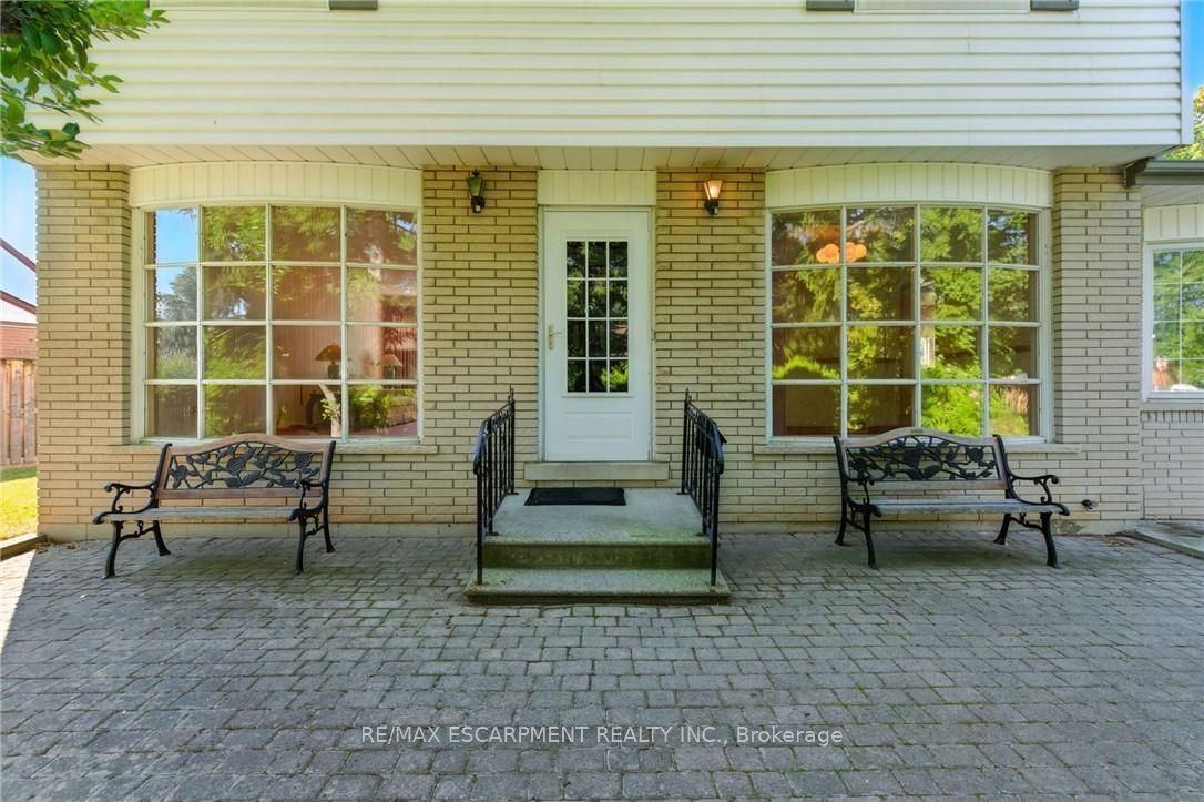 18 Jasper Drive, Hamilton, ON, L8G 2S7 photo 2