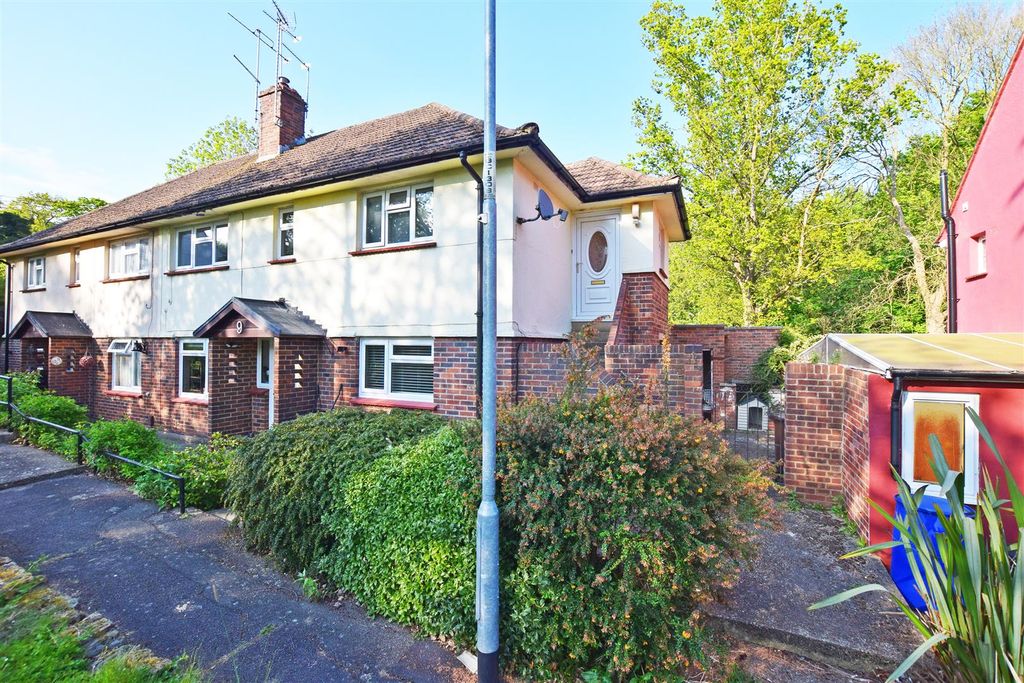 2 bed flat for saleGoad Avenue, Chatham ME5