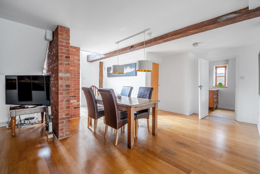 Additional image 15 of 3 bed semi-detached house for saleHatch Farm Mews, Addlestone KT15