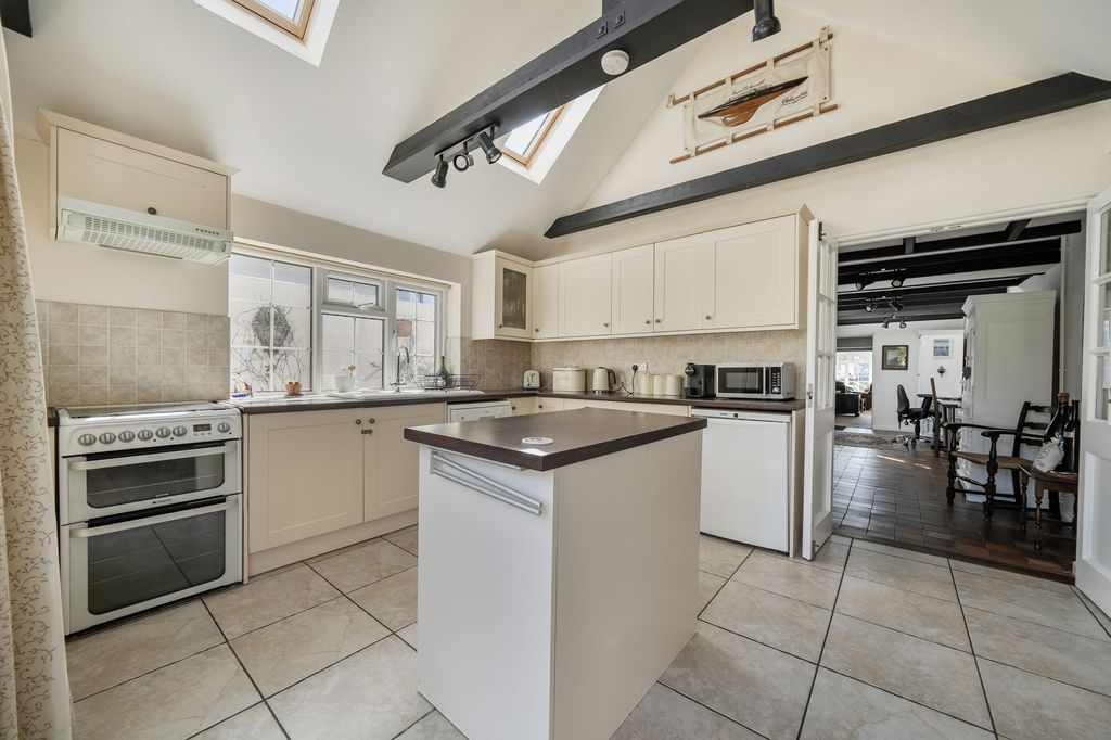 Additional image 11 of 3 bed semi-detached house for sale33 Slipper Road, Hermitage PO10