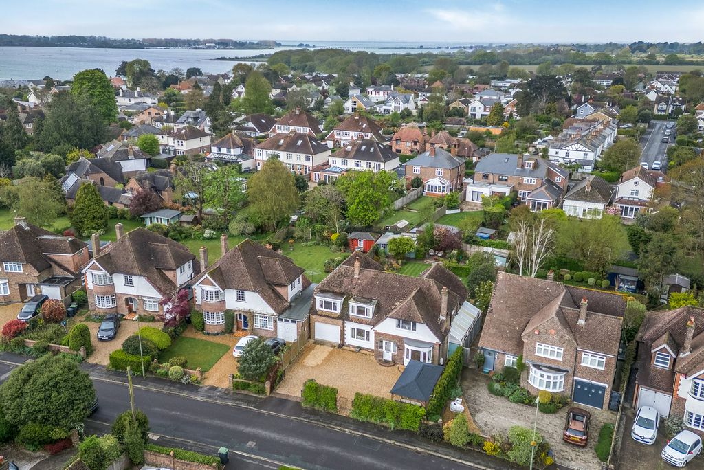 5 bed detached house for saleClovelly Road, Emsworth PO10
