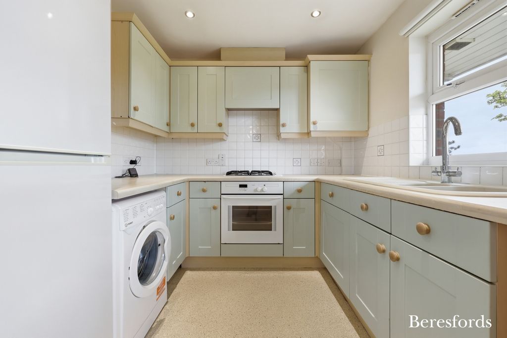 Additional image 8 of 2 bed flat for saleBurns Close, Billericay CM11