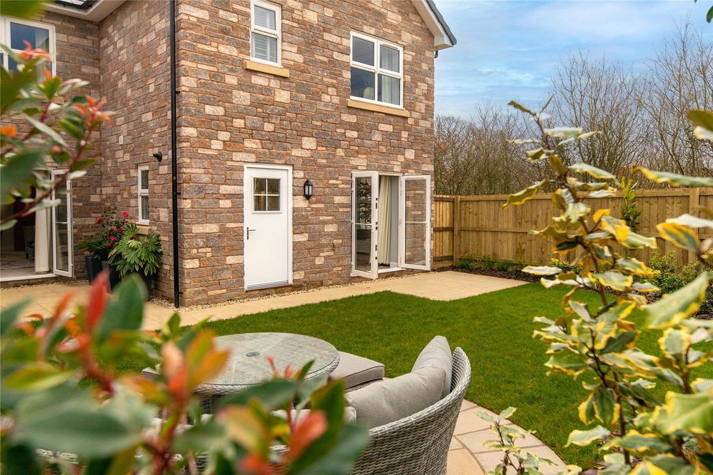 Additional image 3 of 4 bed detached house for sale3, Lacey Avenue, Manteo Way, Bideford, Devon EX39