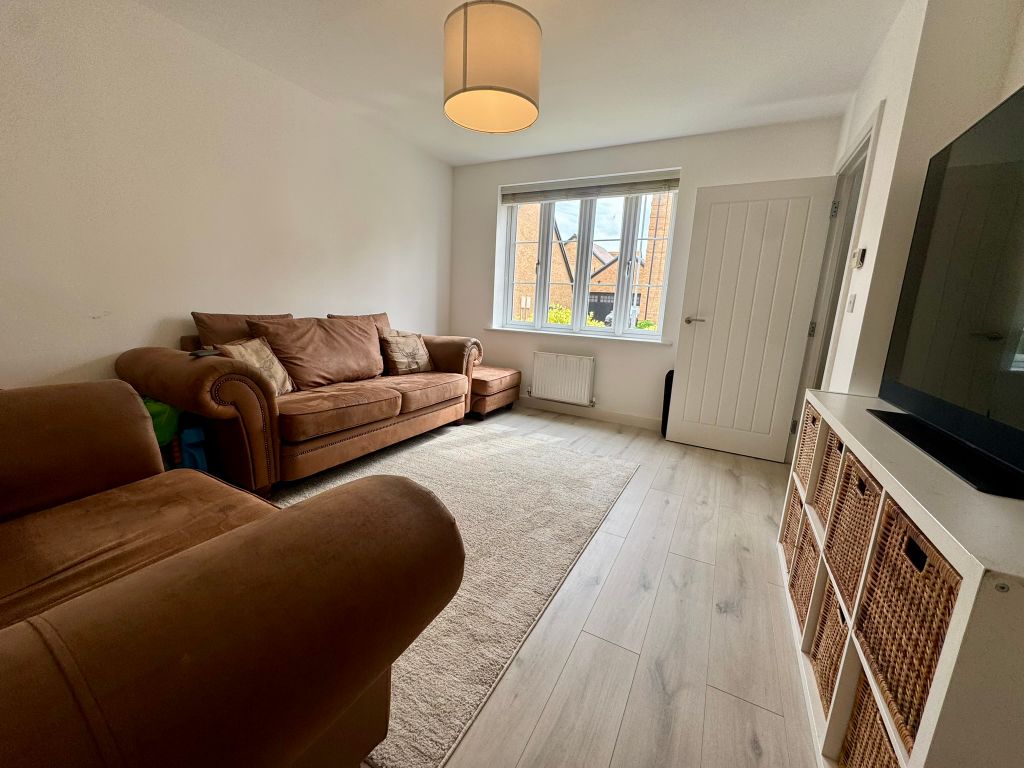 3 bed semi-detached house for saleSoundy Paddock, Biggleswade SG18 photo 2