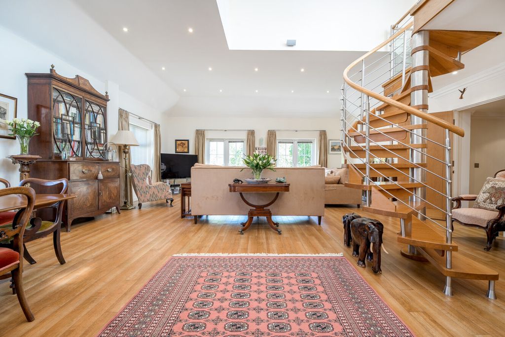 Additional image 7 of 3 bed flat for saleOverbury Avenue, Beckenham BR3