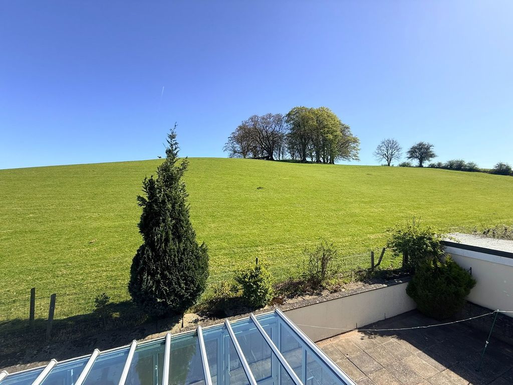 4 bed bungalow for saleTree Gardens, Brampton CA8 photo 2