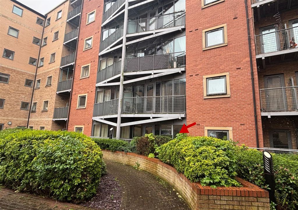 2 bed flat for saleKentmere Drive, Lakeside, Doncaster DN4 photo 4