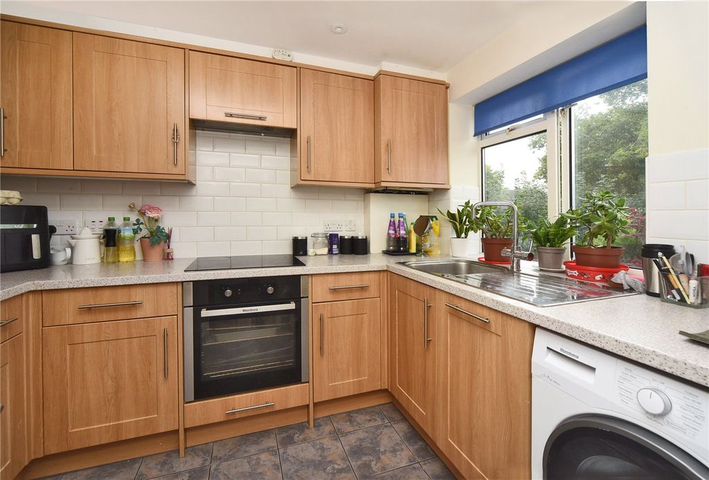 Additional image 5 of 2 bed maisonette for saleCheyne Court, Park Road, Banstead, Surrey SM7