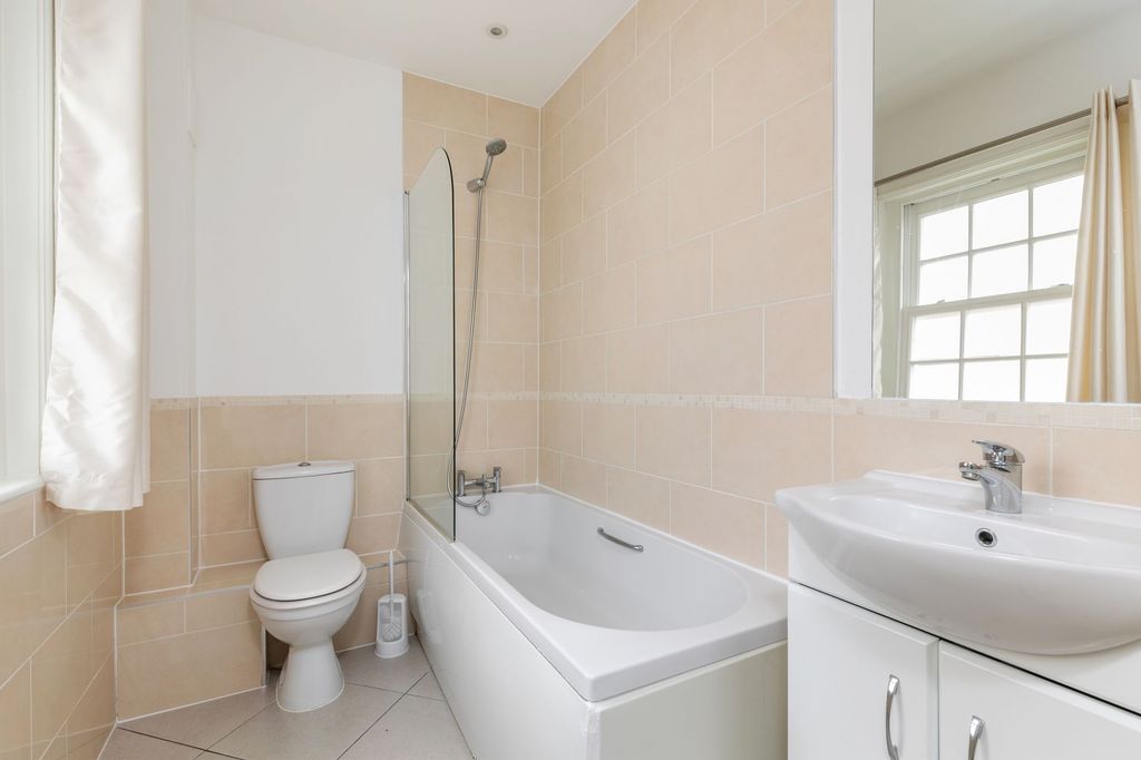 Additional image 6 of 2 bed flat for saleBurgage Mews, Alresford SO24