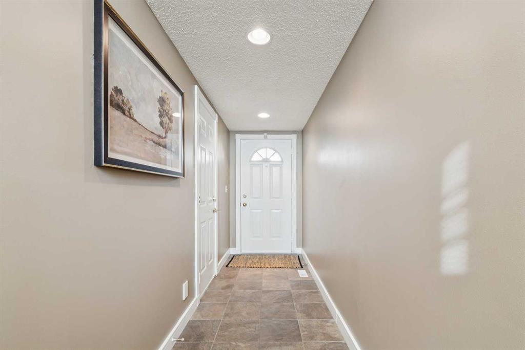 Additional image 4 of 110 Candle Terrace SW, Calgary, AB, T2W 6G7