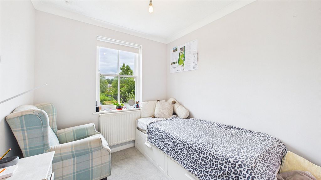 Additional image 11 of 5 bed end terrace house for saleHorsell, Surrey GU21