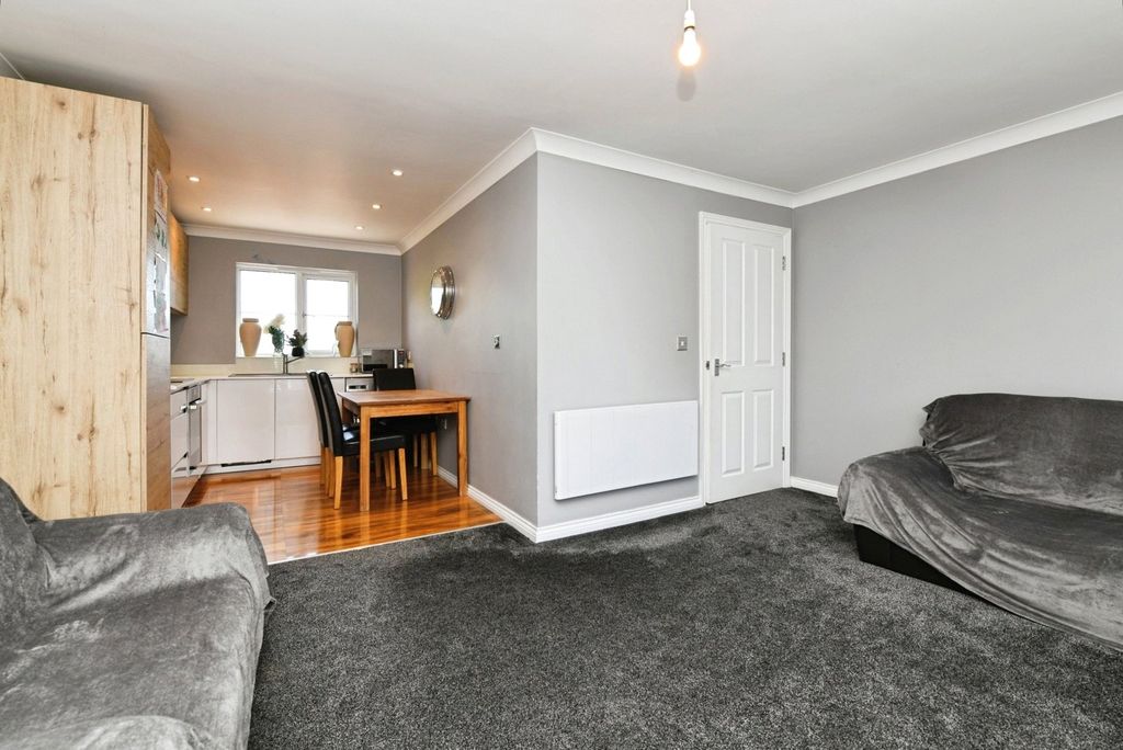 Additional image 5 of 2 bed flat for saleCzarina Rise, Basildon, Essex SS15