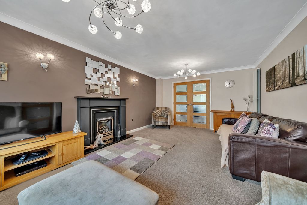 5 bed detached house for saleChestnut Close, Machen CF83 photo 3