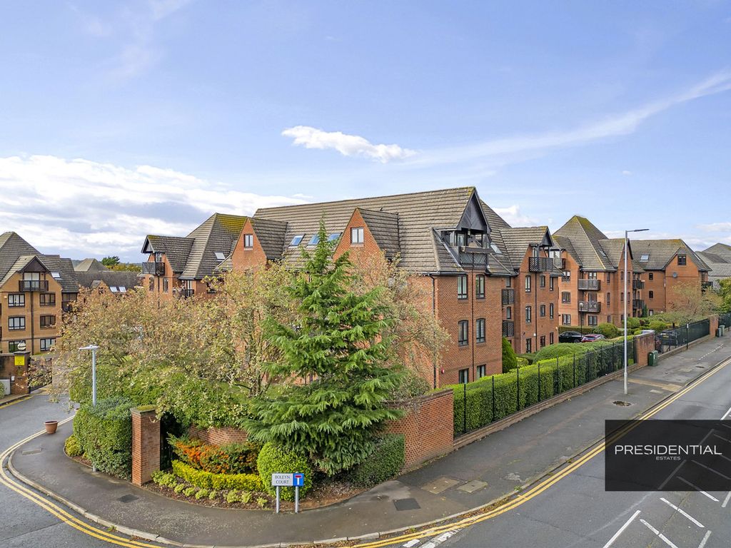 Additional image 19 of 3 bed flat for saleBoleyn Court Epping New Road, Buckhurst Hill IG9
