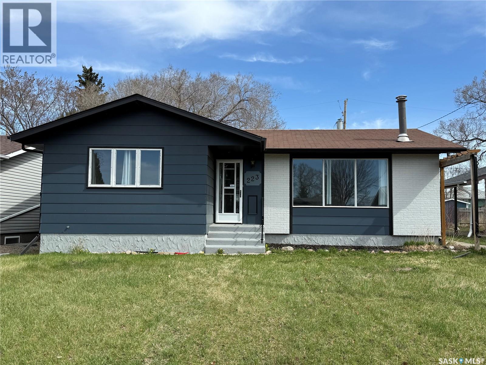 223 3rd AVENUE W