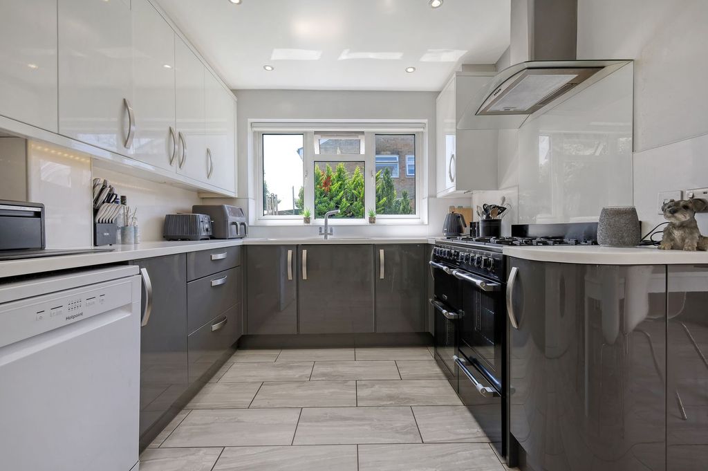 Additional image 4 of 4 bed detached house for saleBrathertons Court, Billericay CM12