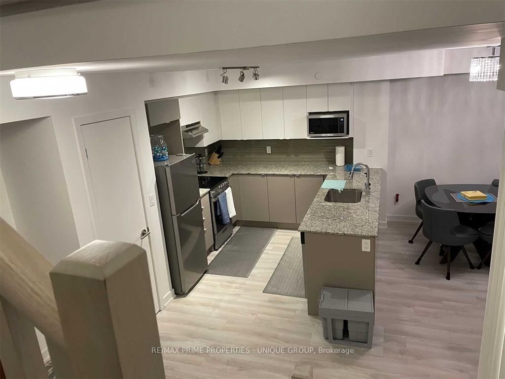 Additional image 5 of Th 109-106 Varna Drive, Toronto, ON, M6H 0C8