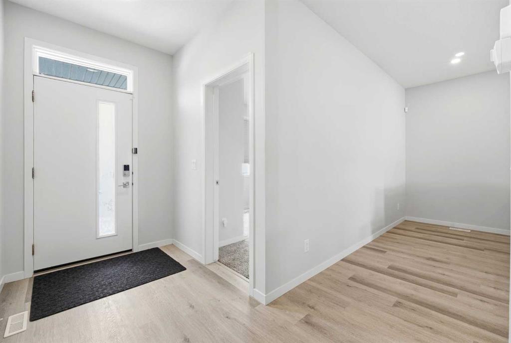 Additional image 2 of 34 Aquila Way NW, Calgary, AB, T3R 1Z6