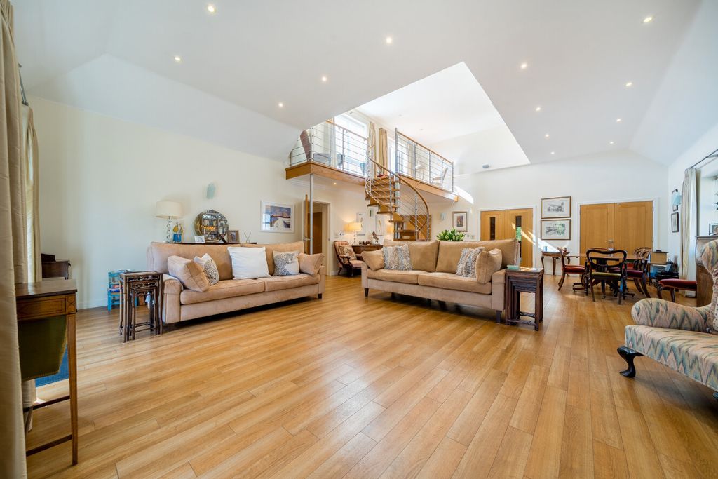 Additional image 2 of 3 bed flat for saleOverbury Avenue, Beckenham BR3