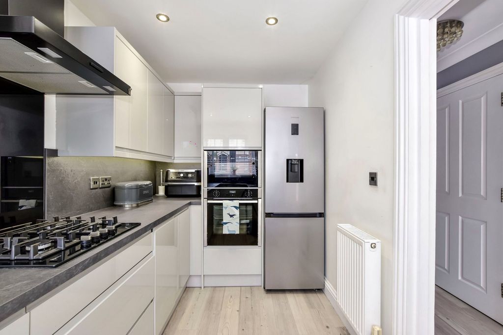 Additional image 4 of 4 bed semi-detached house for salePopes Road, Abbots Langley WD5
