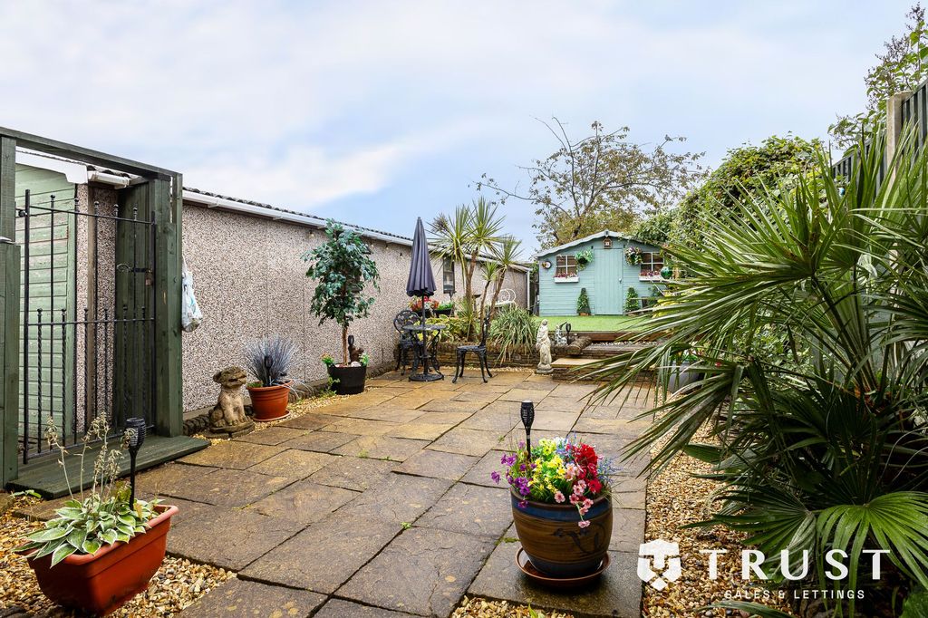 Additional image 23 of 3 bed semi-detached house for saleCarlinghow Lane, Batley WF17