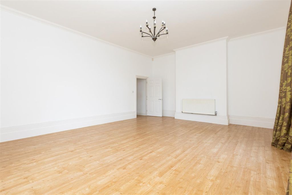Additional image 3 of 3 bed flat for saleFairfield Hall, Kingsley Avenue, Fairfield SG5