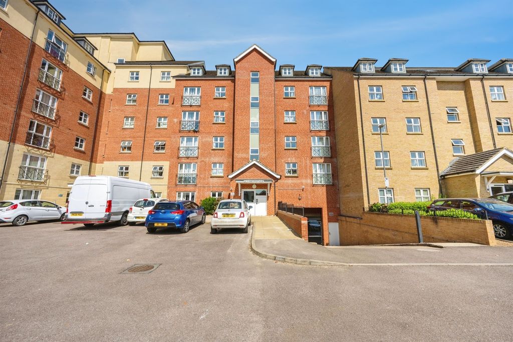 2 bed flat for salePalgrave Road, Bedford MK42