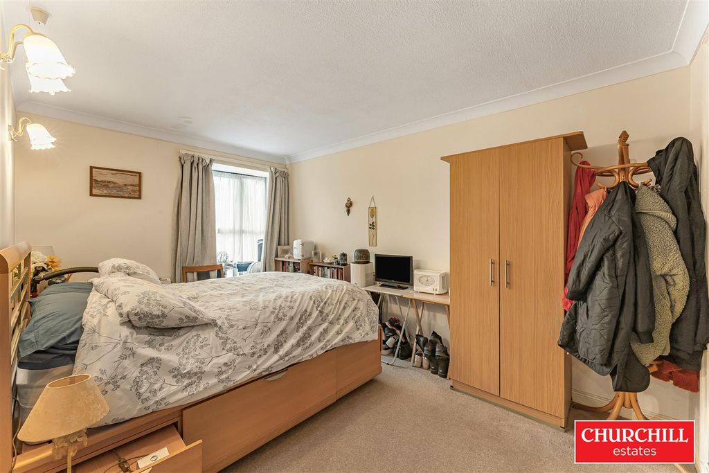 Additional image 11 of 2 bed flat for saleSt James Gate, Palmerston Road, Buckhurst Hill IG9