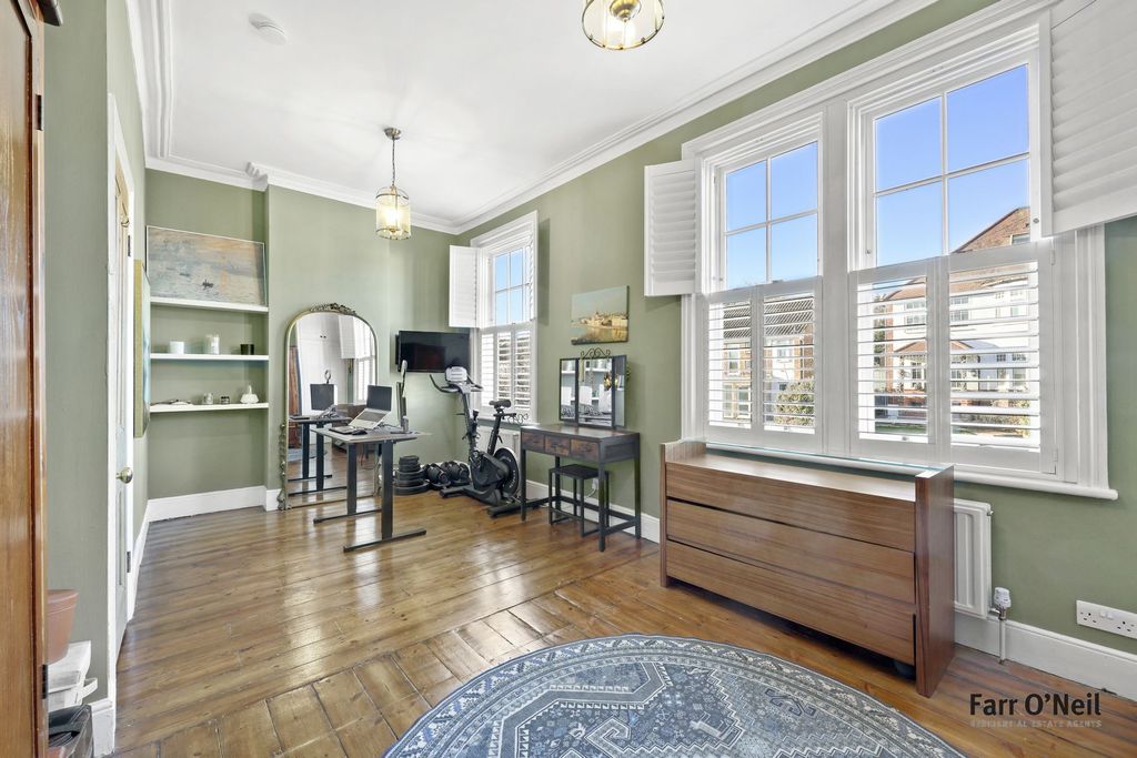 Additional image 22 of 4 bed semi-detached house for saleRussell Road, Buckhurst Hill IG9
