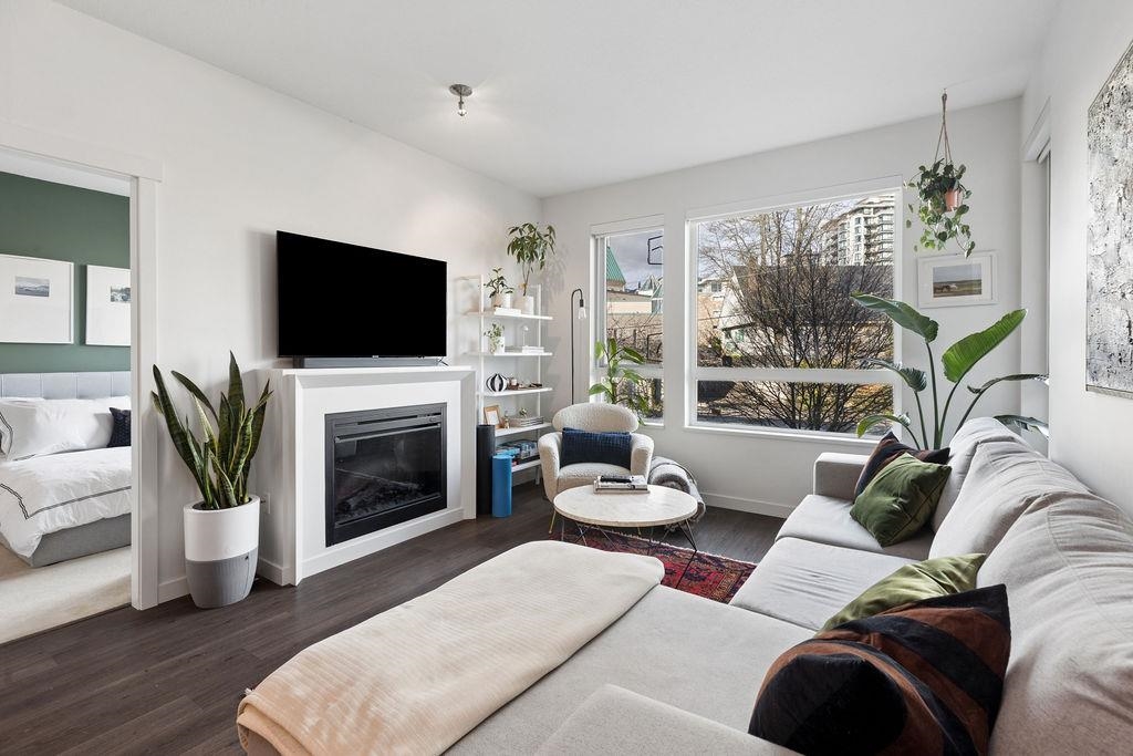 Additional image 3 of 207-217 8th Street W, North Vancouver, BC, V7M 0C2