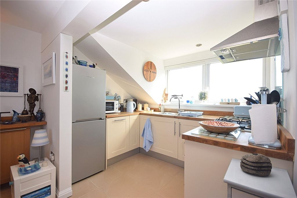 Additional image 10 of 2 bed flat for saleMarine Parade, Tywyn, Gwynedd LL36