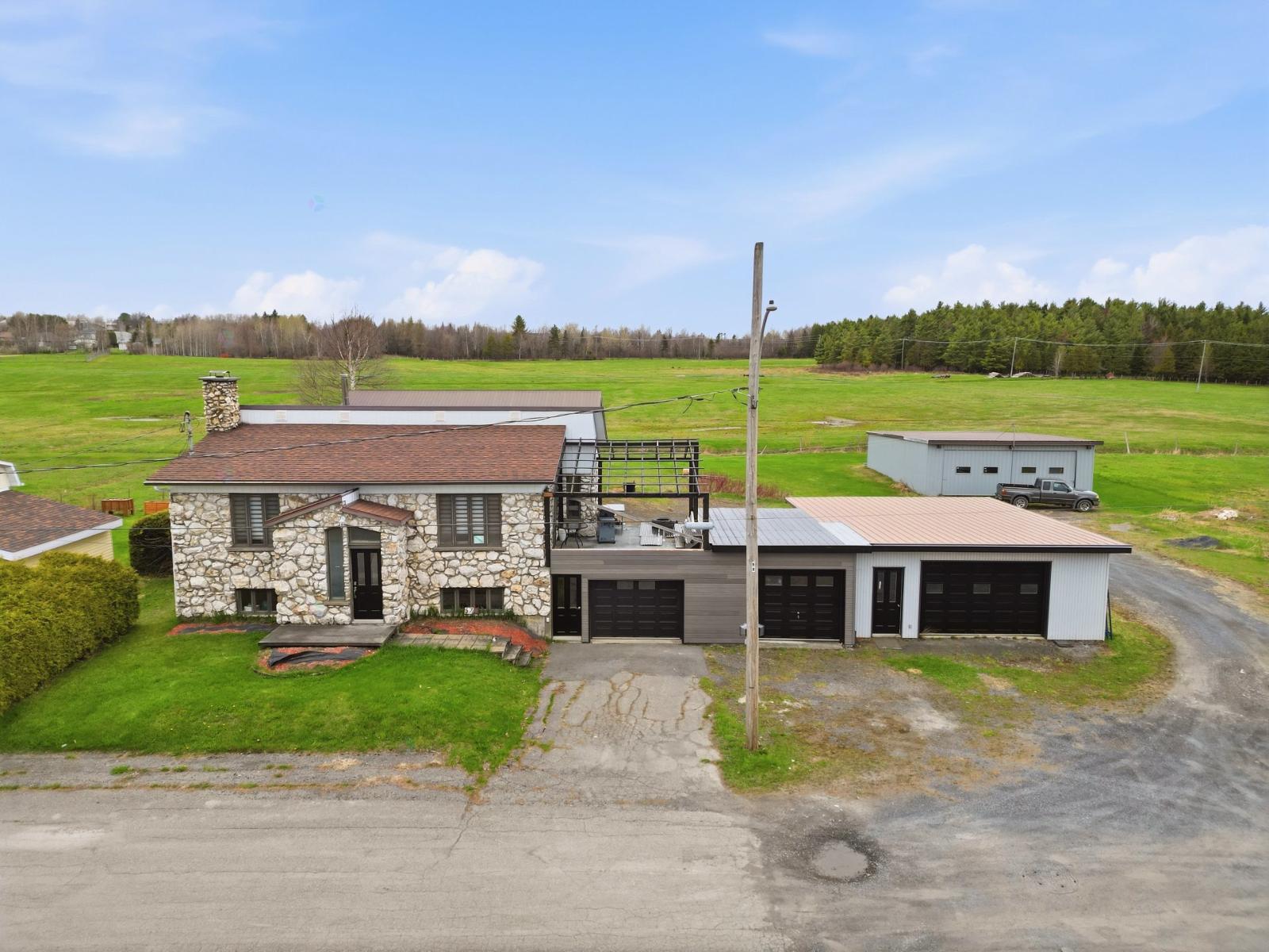 571 11e Rue E.