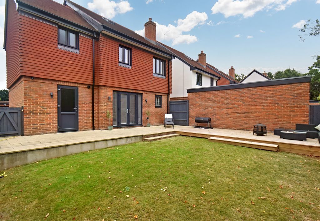 Additional image 4 of 5 bed detached house for saleDaneshill Court, Lychpit, Basingstoke RG24