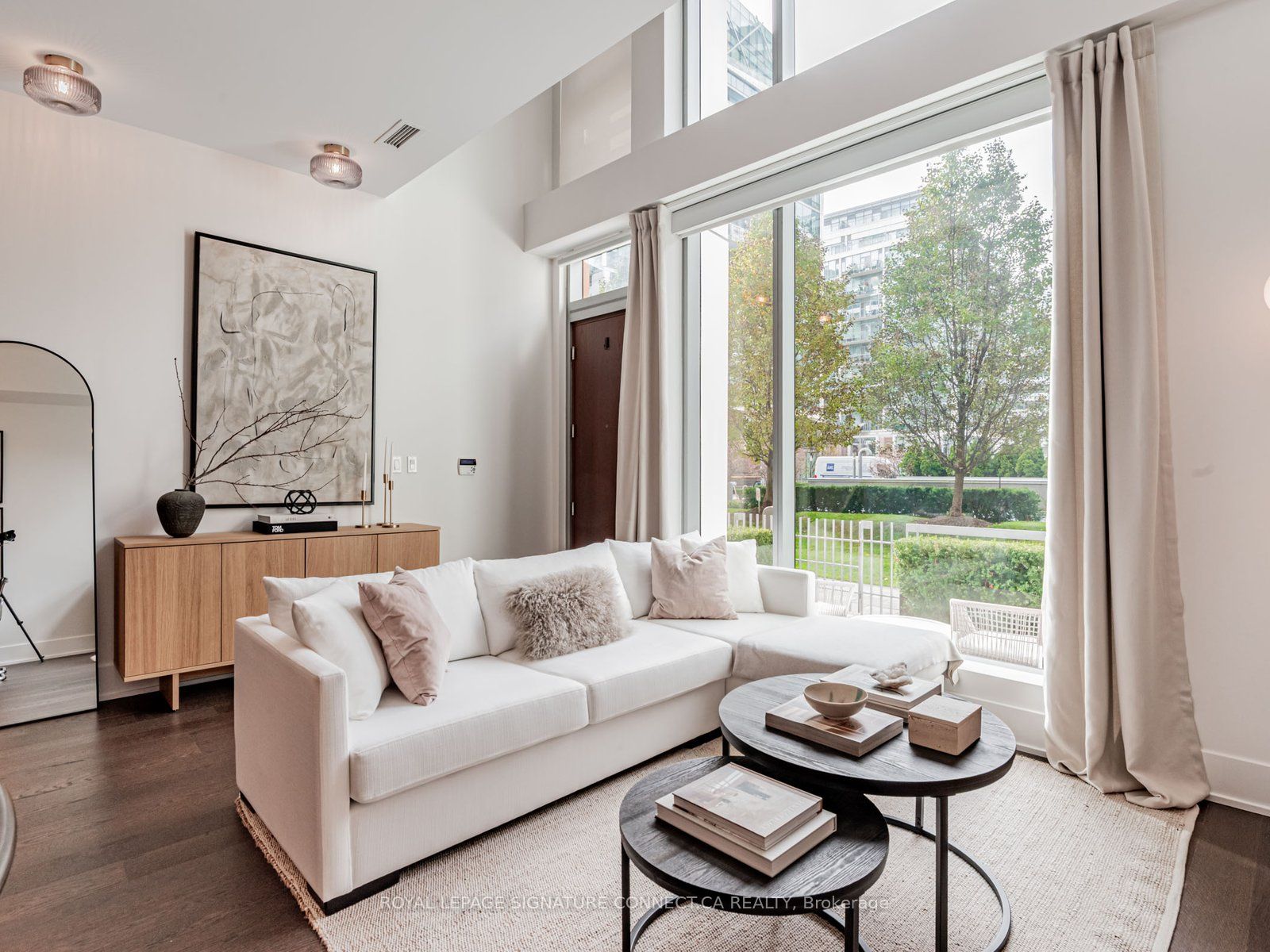 TH132-39 Queens Quay E, Toronto, ON, M5E 0A5