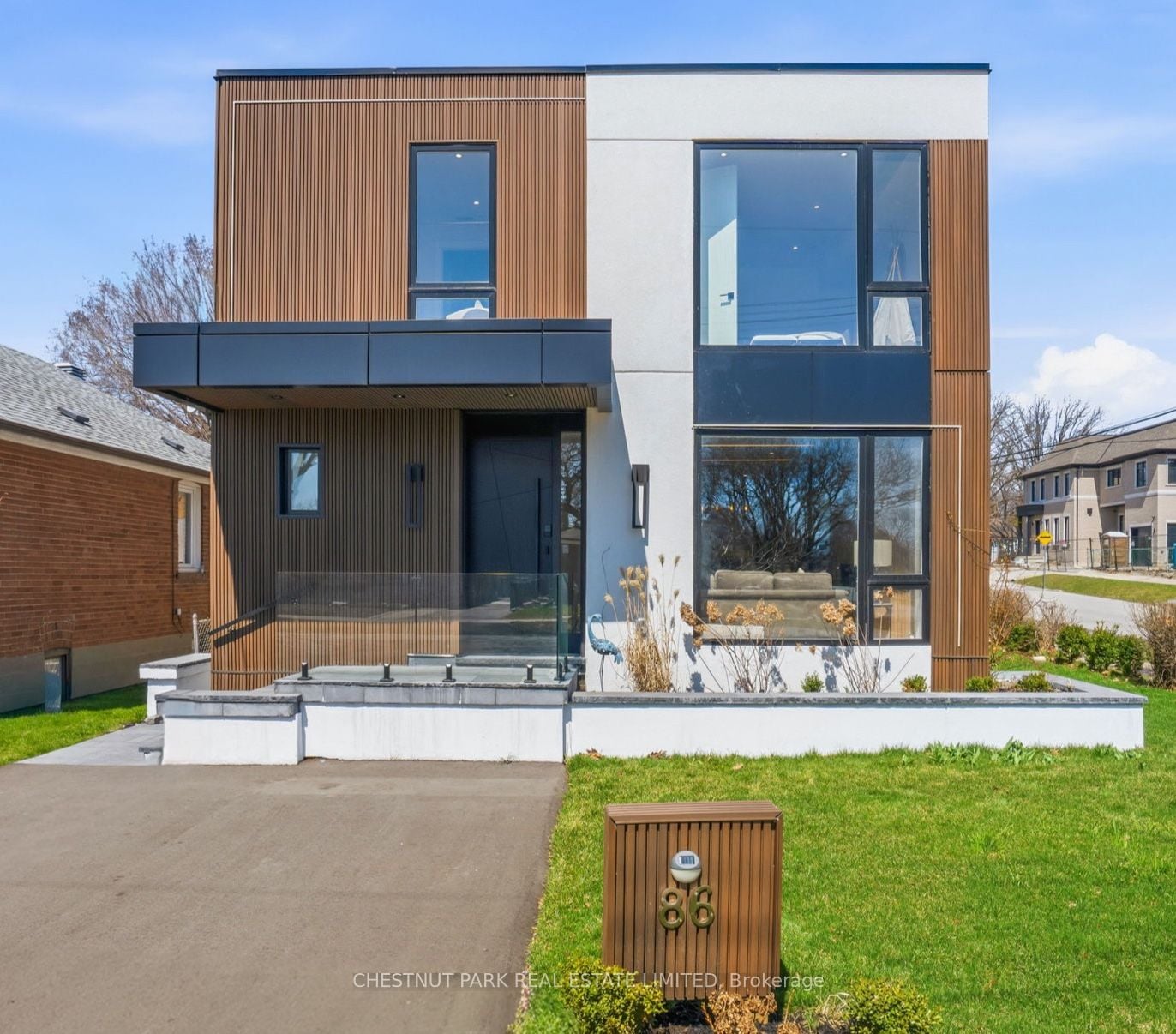 86 Edgecroft Road, Toronto, ON, M8Z 2C3