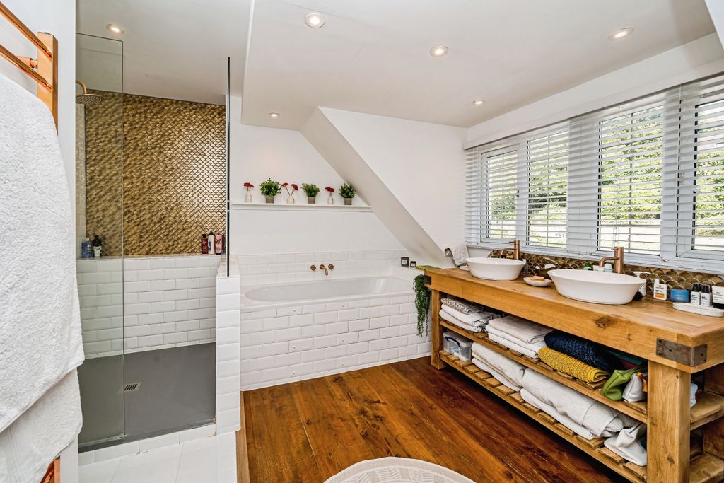 Additional image 17 of 7 bed detached house for saleKings Road, Berkhamsted HP4