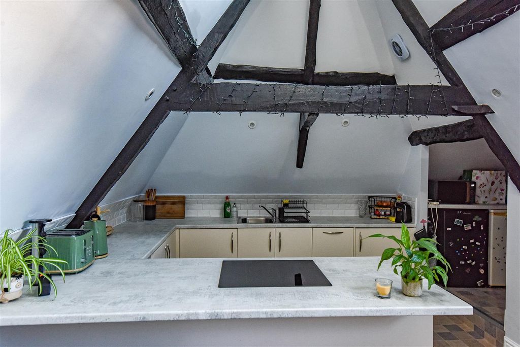 Additional image 4 of 2 bed flat for saleFitzhardinge House, Marybrook Street, Berkeley GL13