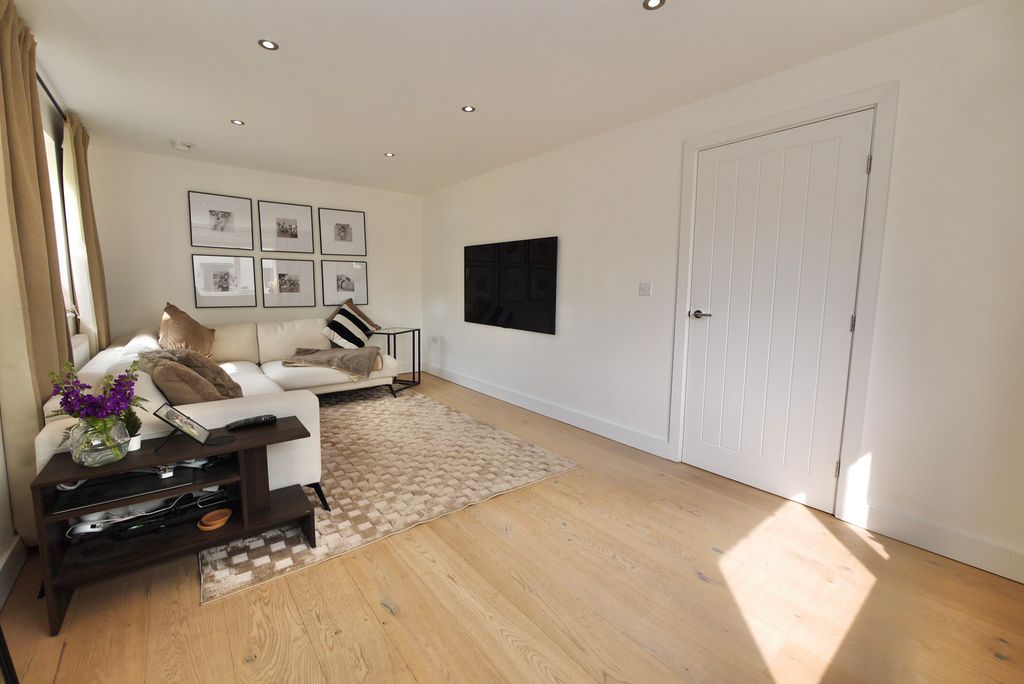 Additional image 5 of 3 bed detached house for saleSwan Road, Lakeside, Bessacarr DN4